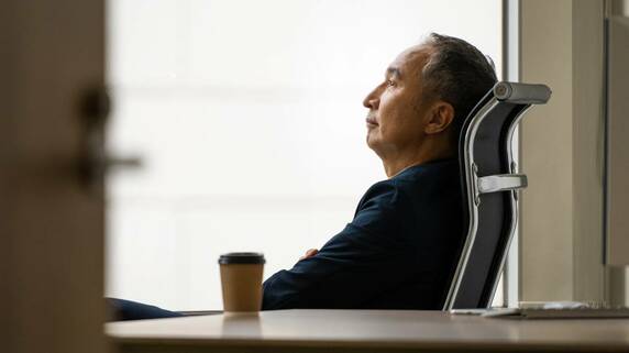 50歳社長、長男に株式を贈与したい…でも経営は任せられない【税理士が解説】